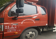 出貨量大，貨車(chē)一輛不夠再來(lái)一輛